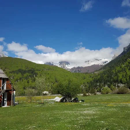 Pensión Bujtina 2 *