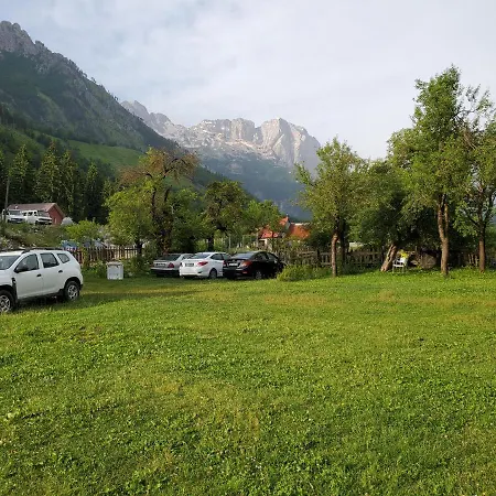 Bujtina 2 Pensión *